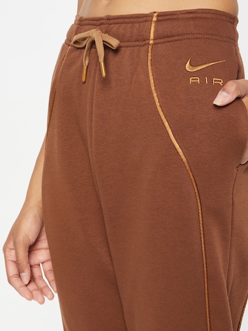 Nike Sportswear Zúžený Kalhoty – hnědá