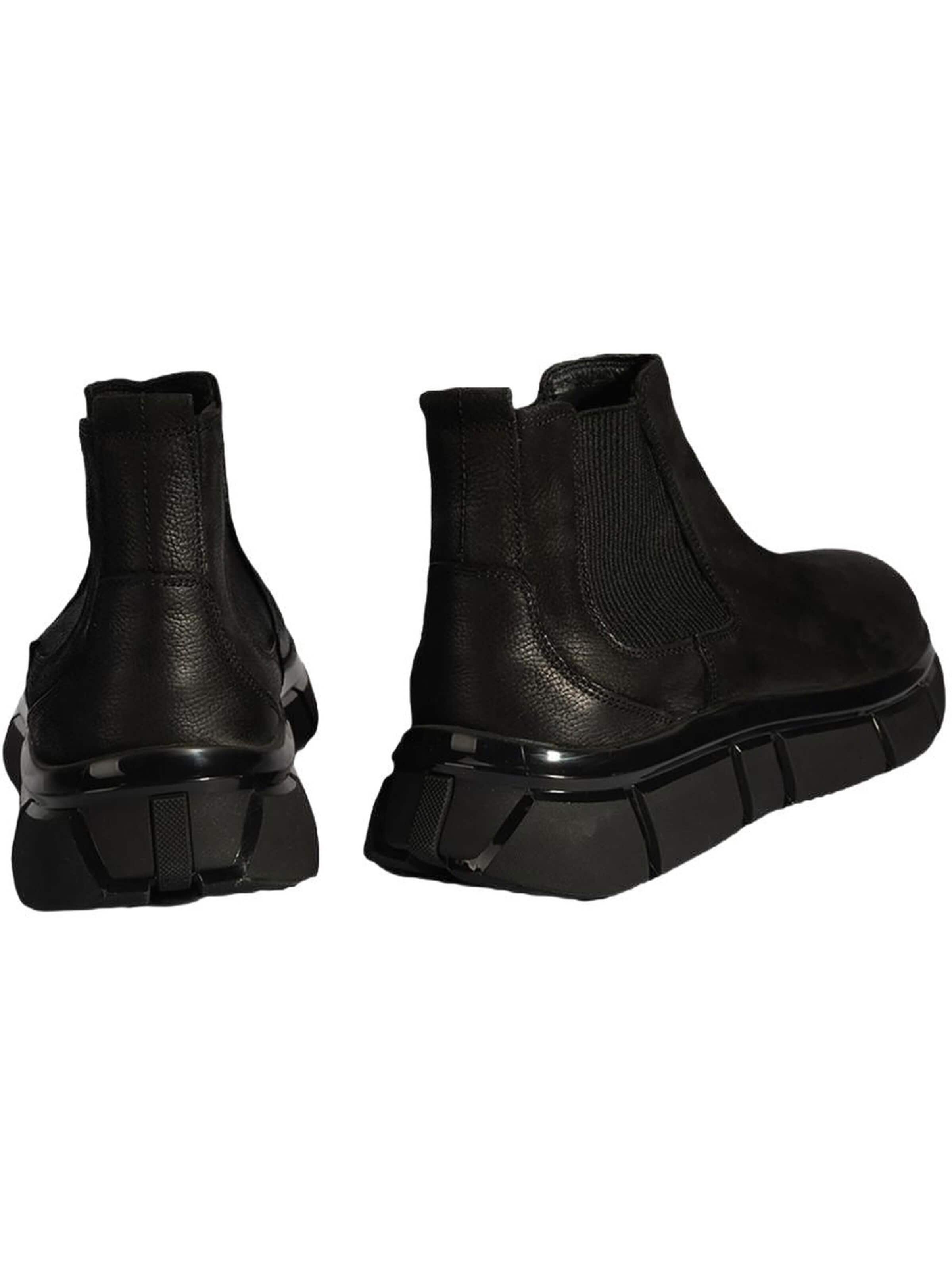 Desa Chelsea Boots in Black