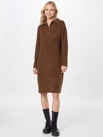SISTERS POINT Knitted dress in Brown: front