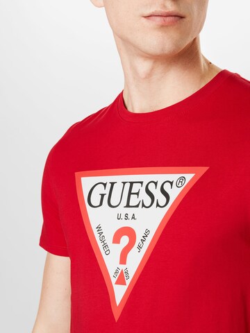 Maglietta di GUESS in rosso