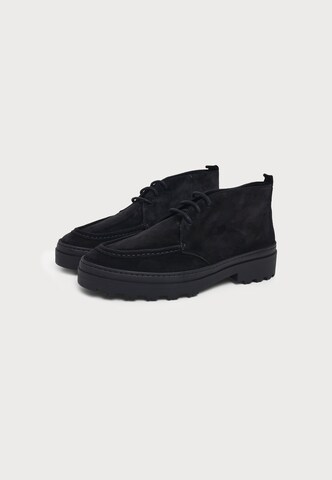 Copenhagen Studios Мъжки боти Chukka '481' в черно: отпред