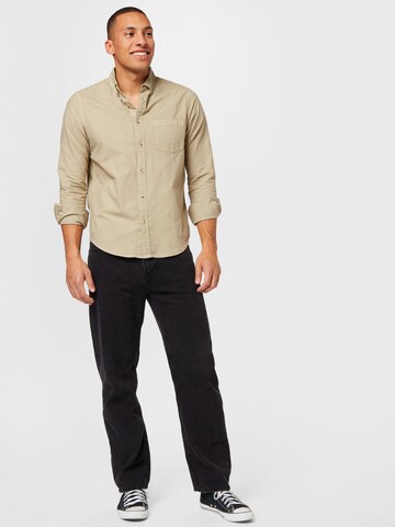 Cotton On جينز مضبوط قميص 'MAYFAIR' بلون بيج