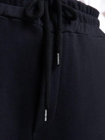 UNIQVIBE Tapered Broek in Zwart