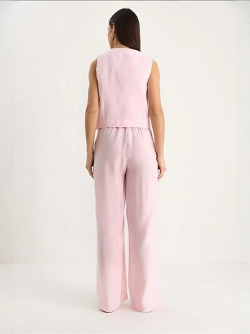 Completo pantalone di Bianco Lucci in rosa