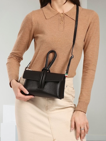 Florence Clutch in Black: front