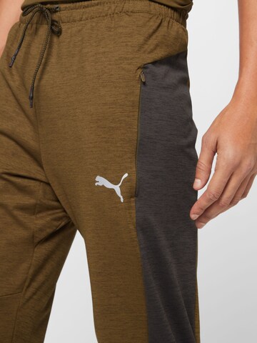 PUMA - Tapered Calças de desporto em verde