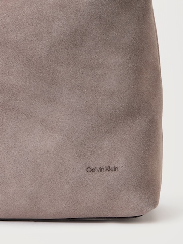 Calvin Klein Kabelka na rameno - Hnedá
