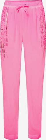 Pantaloni de la Soccx pe roz: față