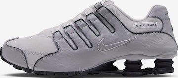 NIKE Sportig knytsko 'SHOX NZ' i vit: framsida