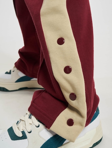 ROCAWEAR - regular Pantalón 'Kansas' en rojo