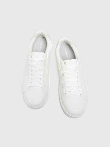 Pull&Bear Låg sneaker i vit