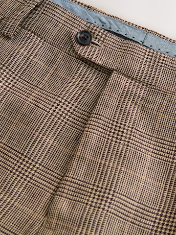 Tapered Pantaloni con piega frontale di Next in marrone