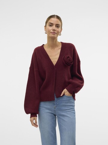 VERO MODA Gebreid vest 'Carrie' in Rood: voorkant