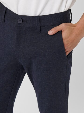 Coupe slim Pantalon chino 'ONSMARK' Only & Sons en bleu