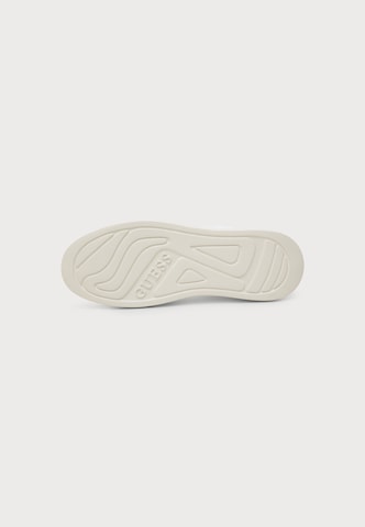 Baskets basses 'ESTRELA2' GUESS en blanc