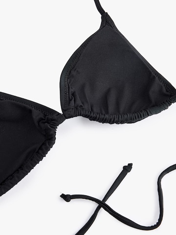Koton Triangel Bikinitop in Zwart