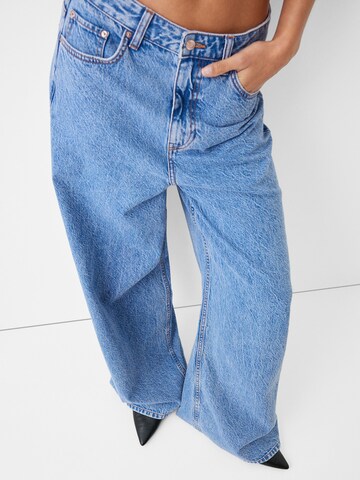 Wide leg Jeans de la Bershka pe albastru