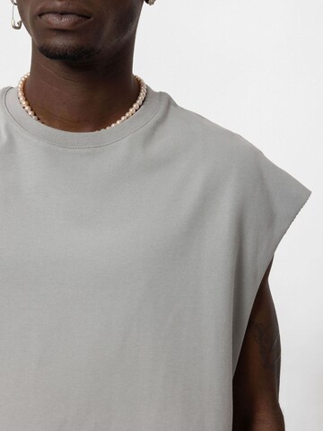 T-Shirt 'Daffodil' VAMOS CLO en gris