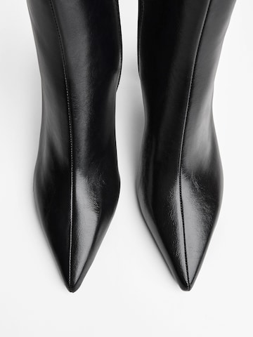 Bershka Stiefelette in Schwarz