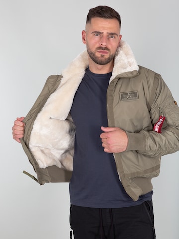 Regular fit Giacca di mezza stagione di ALPHA INDUSTRIES in verde