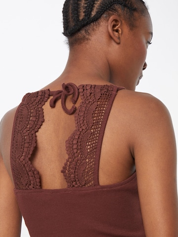 ABOUT YOU Knitted Top 'Betty' in Brown