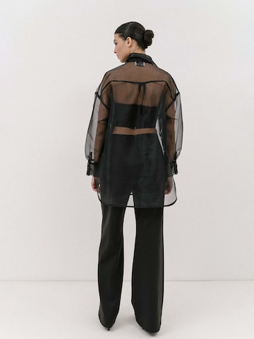 4TAILORS Puseromekko 'Punget' värissä musta