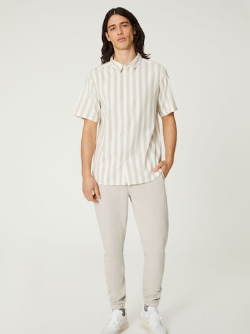 DAN FOX APPAREL - Ajuste regular Camisa 'Raul' en beige