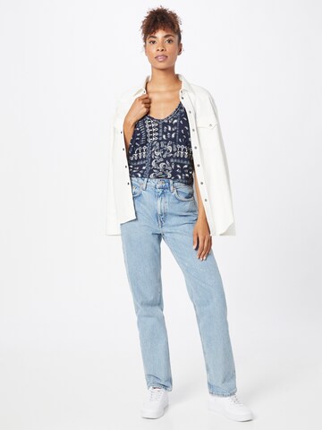 Free People Top 'HEY GIRL' in Blau