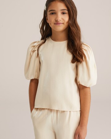 Bluză de la WE Fashion pe bej: față