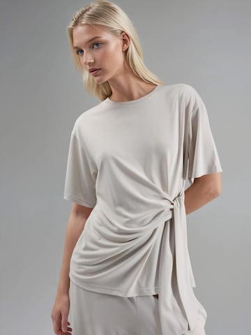 Busem Shirt in White: front