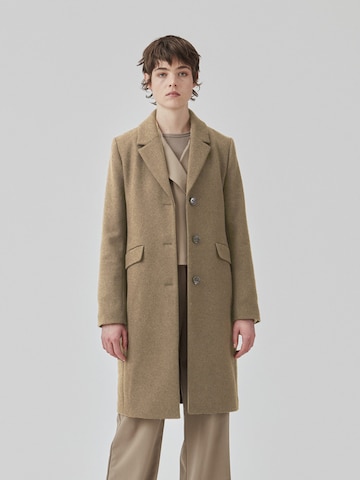 modström Between-Seasons Coat in Brown: front