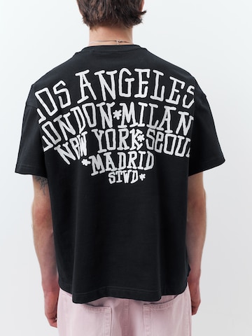 Tricou 'STWD' de la Pull&Bear pe negru: față