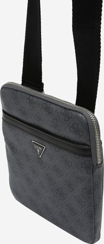 Sac à bandoulière 'Vezzola' GUESS en gris