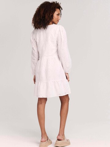 Robe 'BRODERIE ANGLAISE' Shiwi en blanc