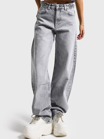 IT'S BASIC Loosefit Jeans 'Skater Mid Rise Jeans' in Grijs: voorkant