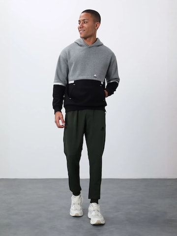 Felpa di Tommy Life in grigio