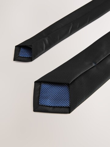 Next Lips, värv must