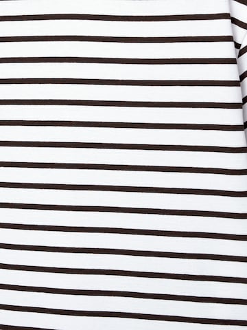 Tricou de la Pull&Bear pe maro