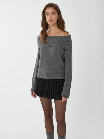 Pullover di Hiccup in grigio: frontale