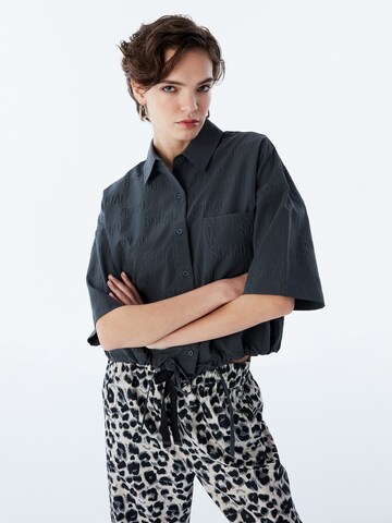 Twist Blouse in Grijs: voorkant