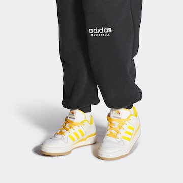 ADIDAS ORIGINALS Σνίκερ χαμηλό 'Forum Low' σε λευκό