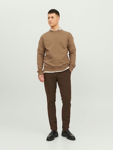 JACK & JONES Sweatshirt 'Star' in Bruin