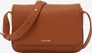 Calvin Klein Schoudertas in Bruin