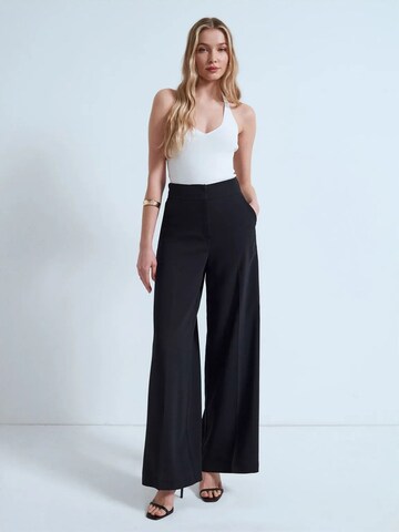 Dilvin Wide leg Pants in Black: front