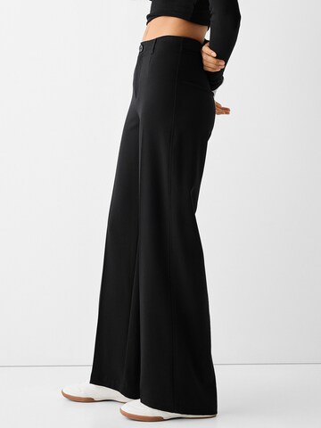 Bershka Wide Leg Bukser med fals i sort