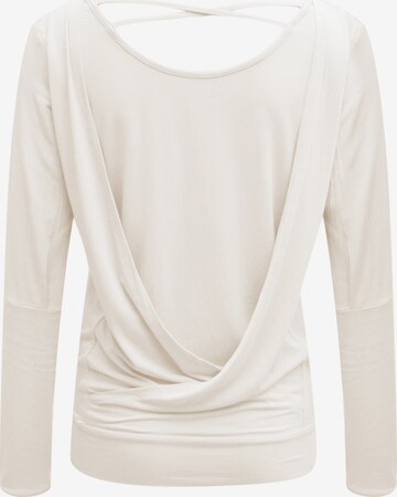 YOGISTAR.COM Performance Shirt in White