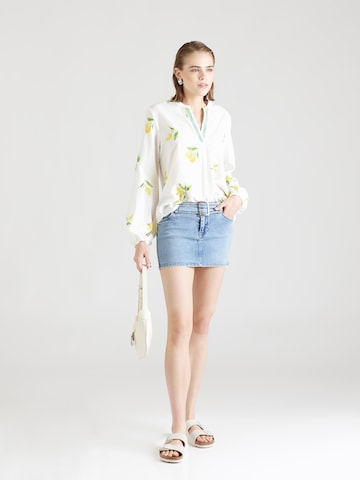 Emily Van Den Bergh - Blusa en blanco