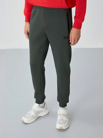 Tommy Life Regular Workout Pants in Grey