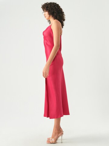 Robe 'DOME' BWLDR en rose