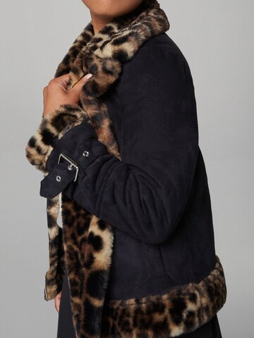 Lipsy Jacke in Schwarz